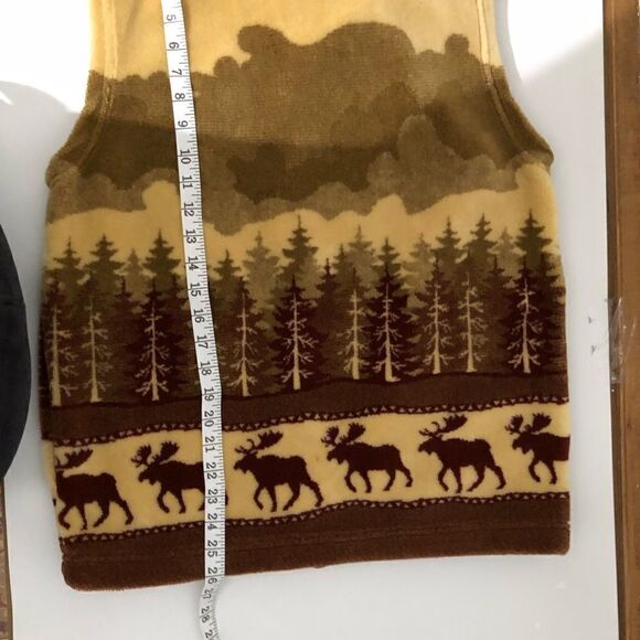 Cityscape Canada Plush Full Zip Vest Landscape  Moose, Forest, Cabin Size Medium - Picture 8 of 9